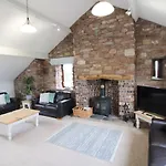 Casa de Férias Great Calva, Sebergham, Perfect For 2 Families Or Friends With 3 Dogs Welcome And Hot Tub Sebergham