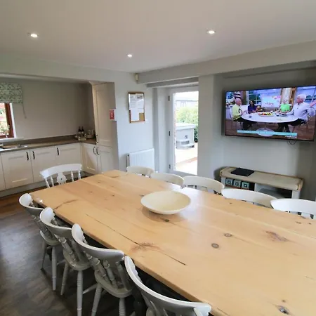 Great Calva, Sebergham, Perfect For 2 Families Or Friends With 3 Dogs Welcome And Hot Tub *