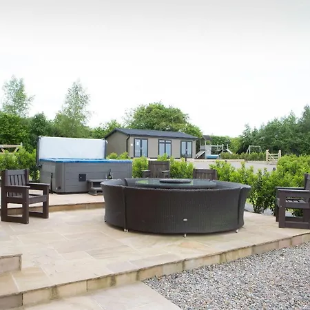 Great Calva, Sebergham, Perfect For 2 Families Or Friends With 3 Dogs Welcome And Hot Tub * Sebergham